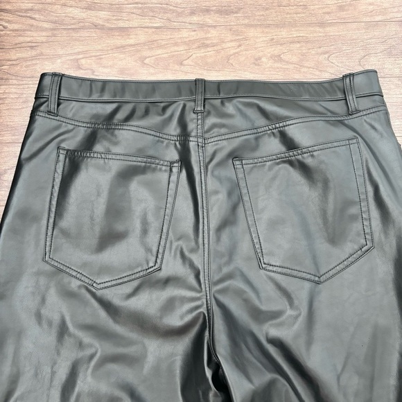 40. Abercrombie & Fitch Vegan Leather 90s Straight Pant - Picture 5 of 7